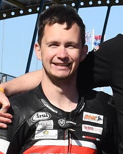 Instructeur Bryan Schouten in Trackdays4all-racepak op het TT Circuit Assen